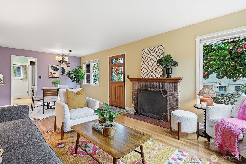 Photo of 11249 Fremont Avenue N, Seattle, WA 98133 (MLS # 2492158)