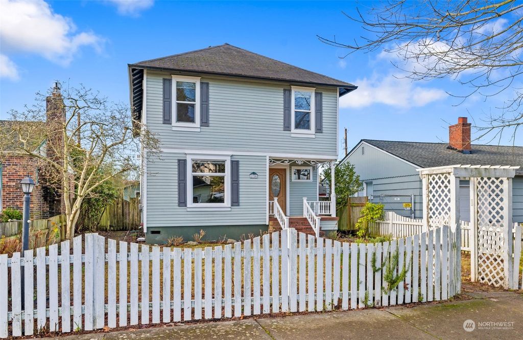 Photo of 1720 Virginia Avenue, Everett, WA 98201 (MLS # 2315570)