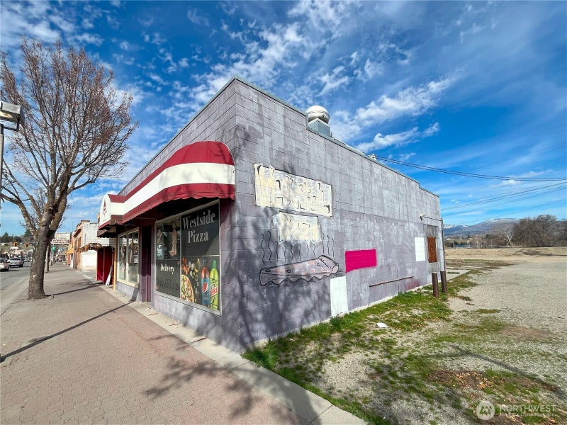 19 Main Street S
