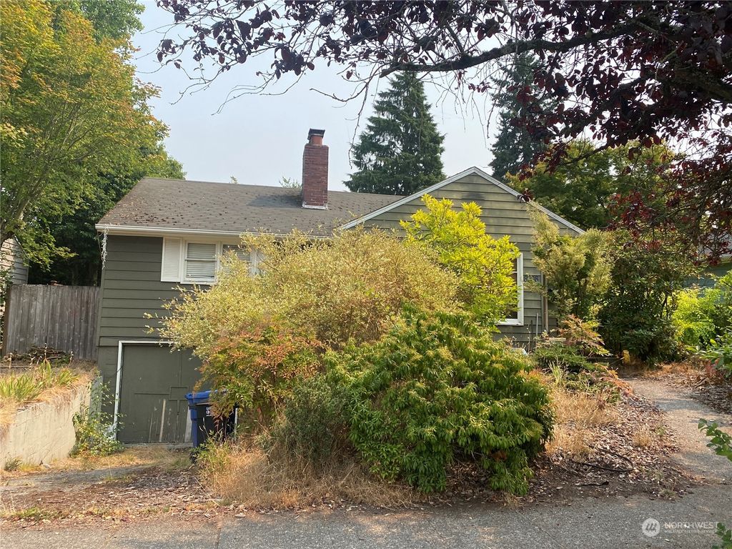 Photo of 8208 40th Avenue NE, Seattle, WA 98115 (MLS # 2153638)