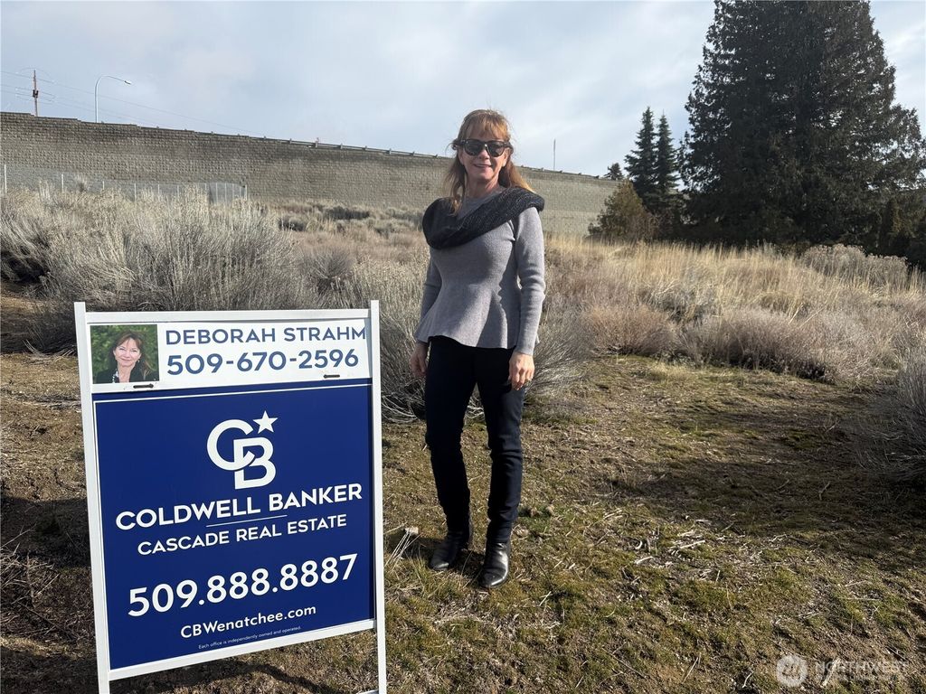 Photo of 0 NNA Valley View Blvd, East Wenatchee, WA 98802 (MLS # 2475412)