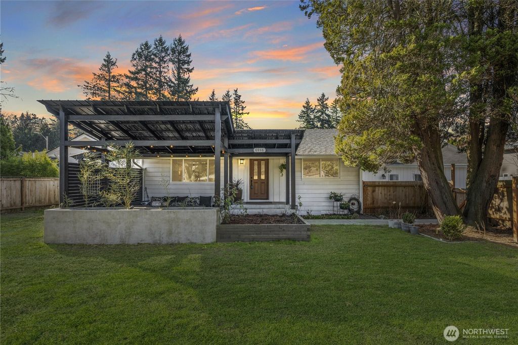 Photo of 6916 Beverly Lane, Everett, WA 98203 (MLS # 2483631)