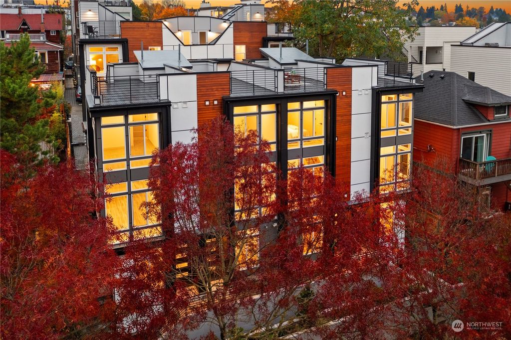 Photo of 918 B N 35th Street, Seattle, WA 98103 (MLS # 2326718)