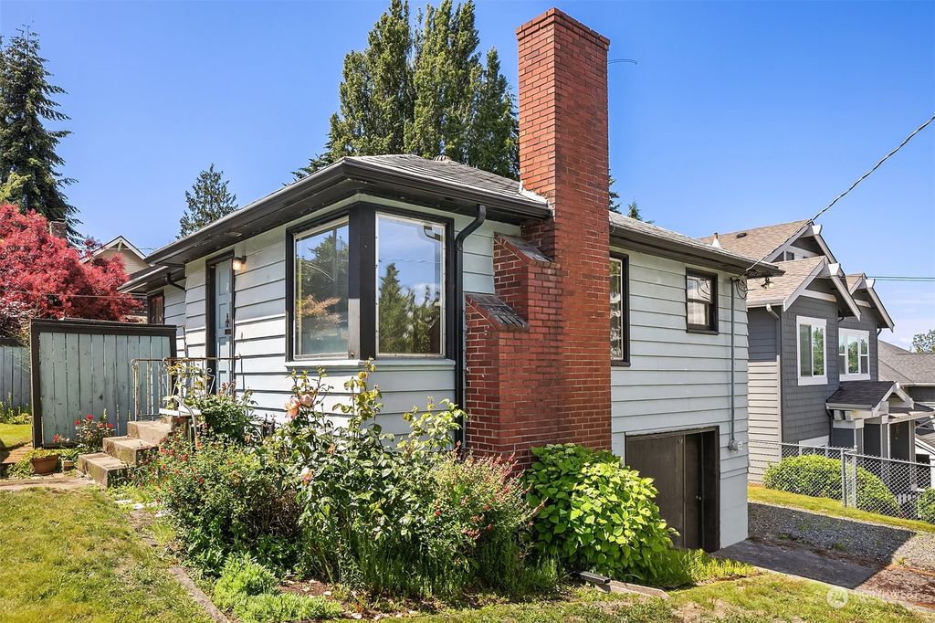 Photo of 2 W Fulton Street, Seattle, WA 98119 (MLS # 2247733)