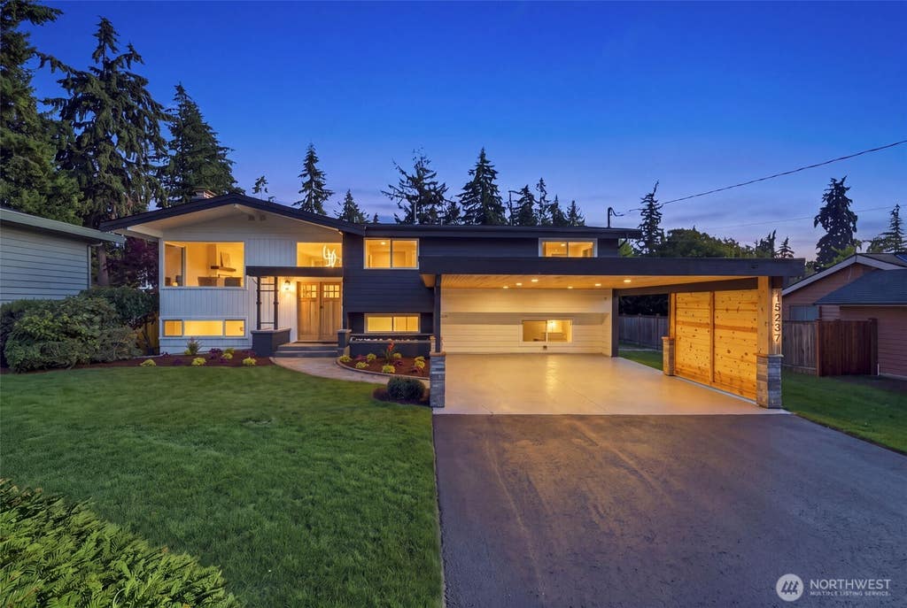 Photo of 15237 NE 3rd Street, Bellevue, WA 98007 (MLS # 2570921)