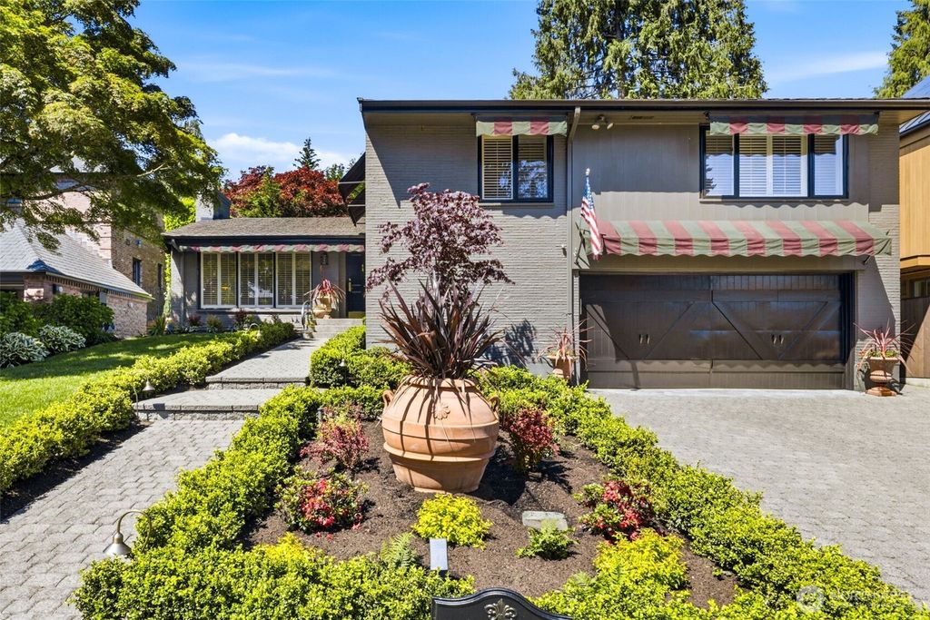 Photo of 1637 Broadmoor Drive E, Seattle, WA 98112 (MLS # 2529553)