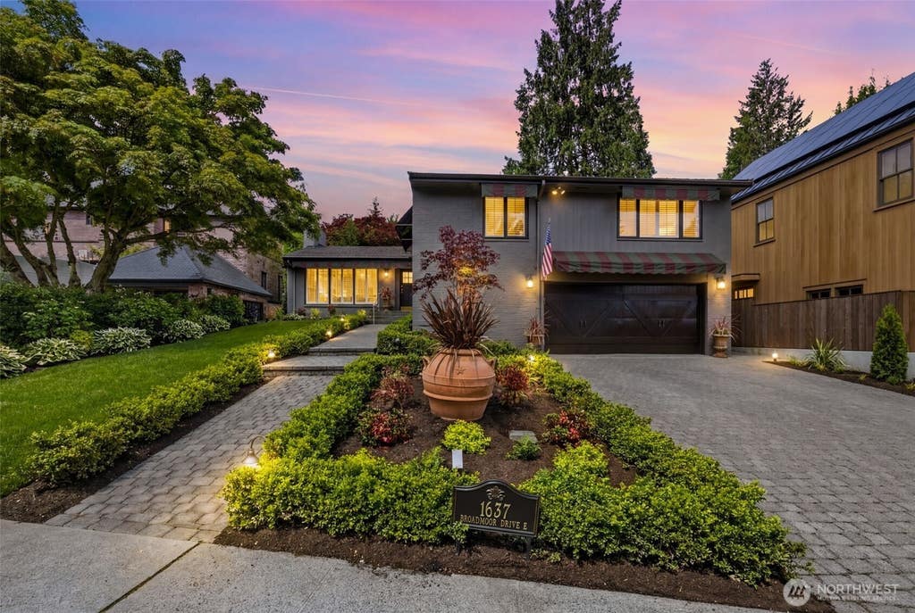 Photo of 1637 Broadmoor Drive E, Seattle, WA 98112 (MLS # 2529553)