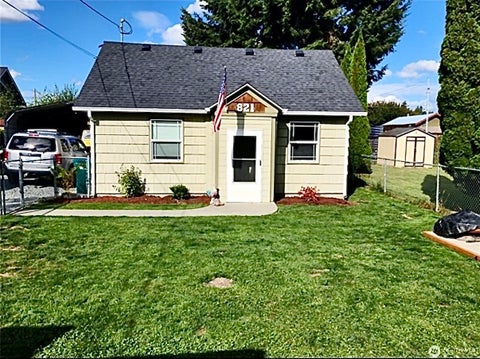 Photo of 821 Garfield Street, Mount Vernon, WA 98273 (MLS # 2598199)