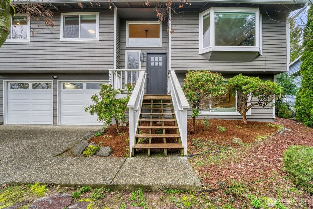 Photo of 7927 5th Avenue SW, Seattle, WA 98106 (MLS # 2494277)