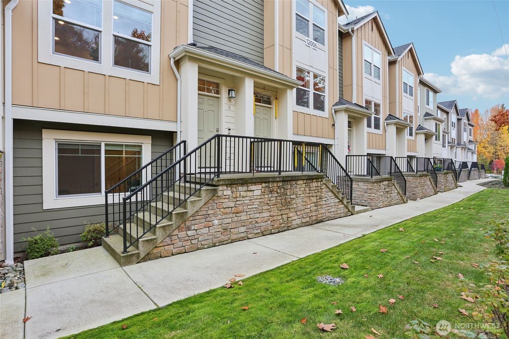 Photo of 12006 NE 194th Court #E, Bothell, WA 98011 (MLS # 2447037)