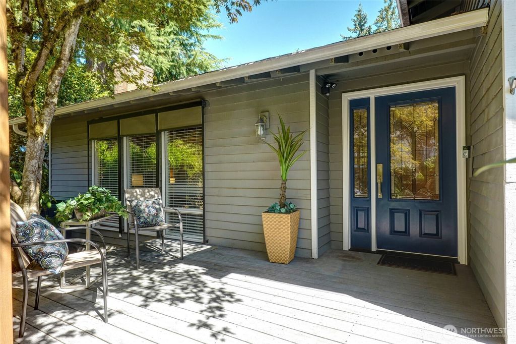 Photo of 18204 NE 31st Street, Redmond, WA 98052 (MLS # 2428100)