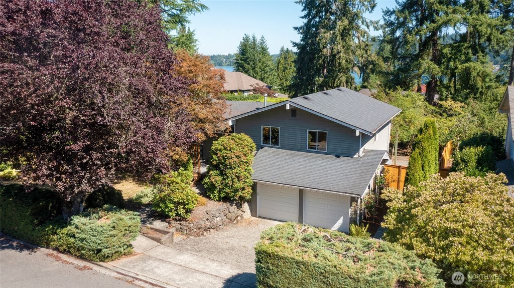 Photo of 18204 NE 31st Street, Redmond, WA 98052 (MLS # 2428100)