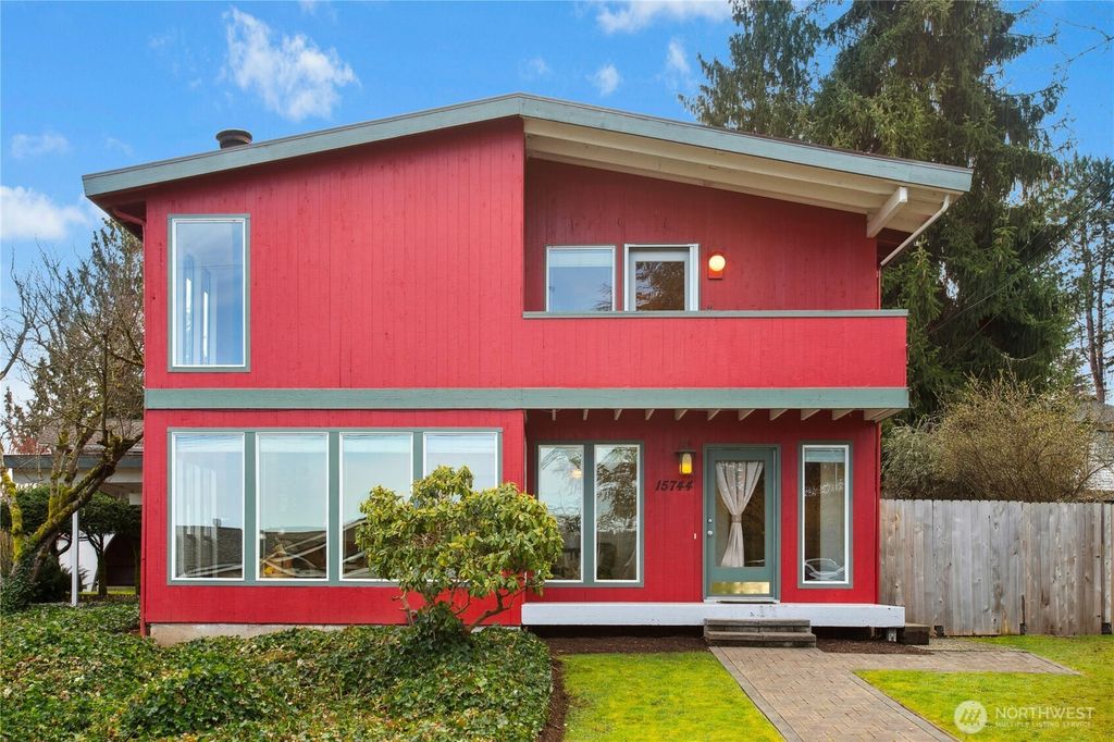 Photo of 15744 62nd Avenue NE, Kenmore, WA 98028 (MLS # 2335422)