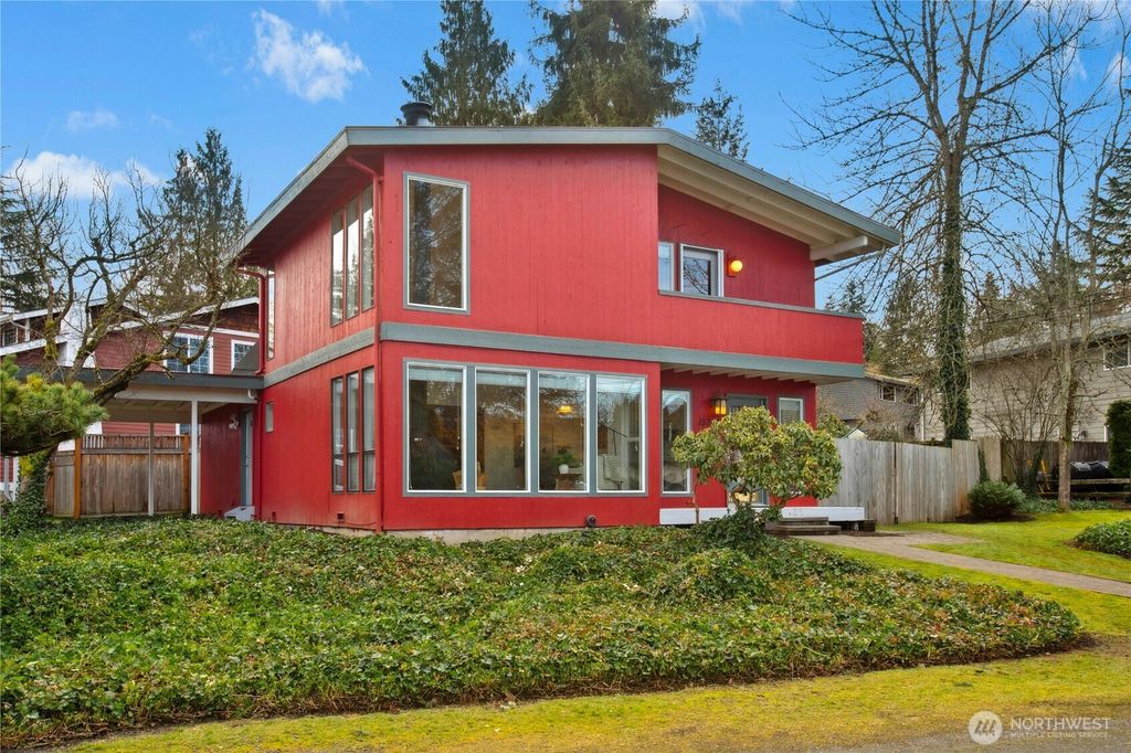 Photo of 15744 62nd Avenue NE, Kenmore, WA 98028 (MLS # 2335422)