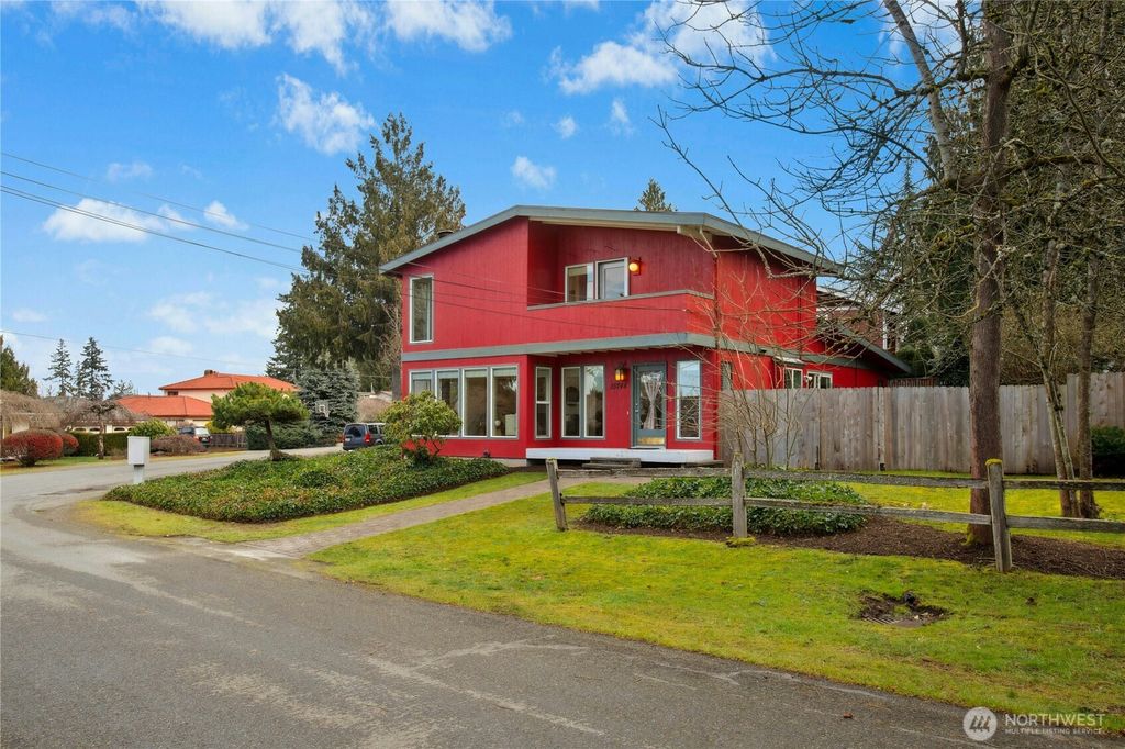 Photo of 15744 62nd Avenue NE, Kenmore, WA 98028 (MLS # 2335422)