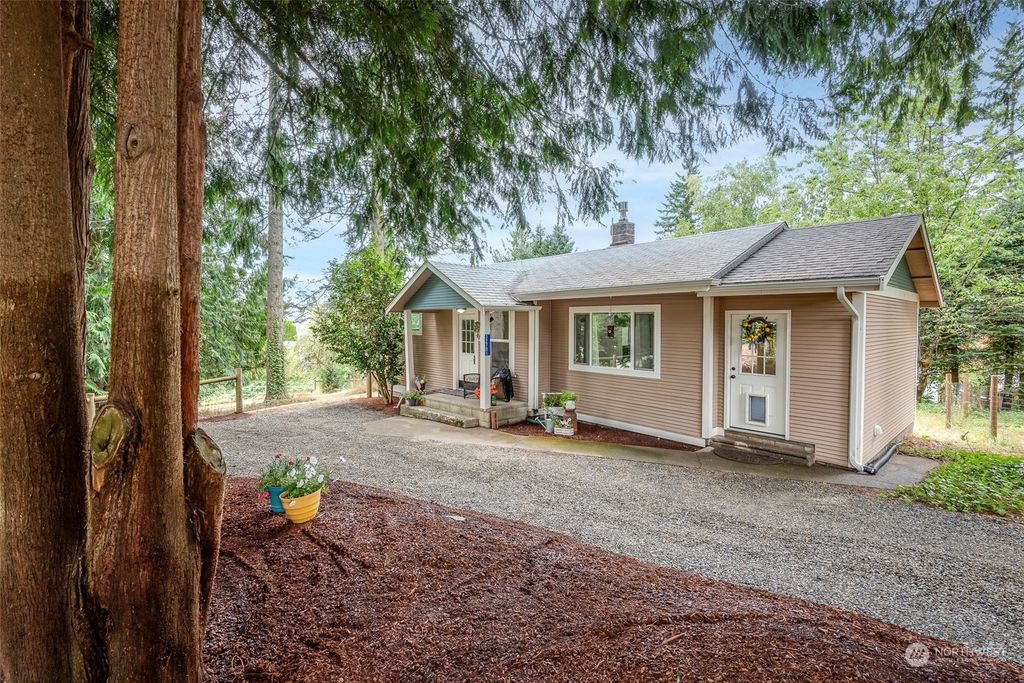 Photo of 32701 5th Avenue, Black Diamond, WA 98010 (MLS # 2149664)