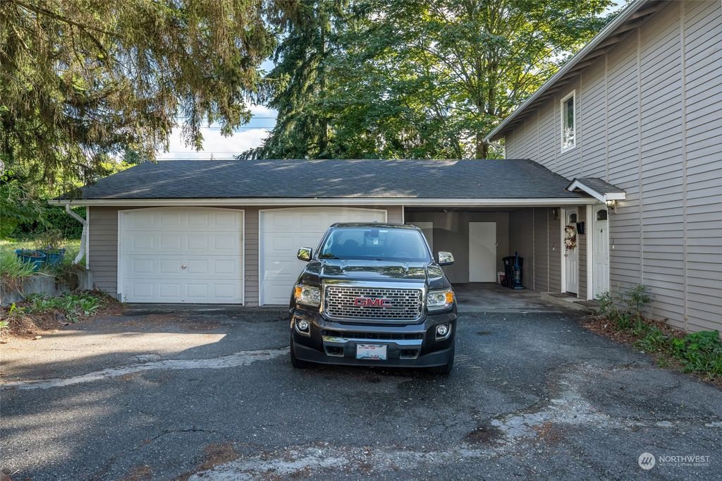 Photo of 6111 Pebble Place, Everett, WA 98203 (MLS # 2294005)