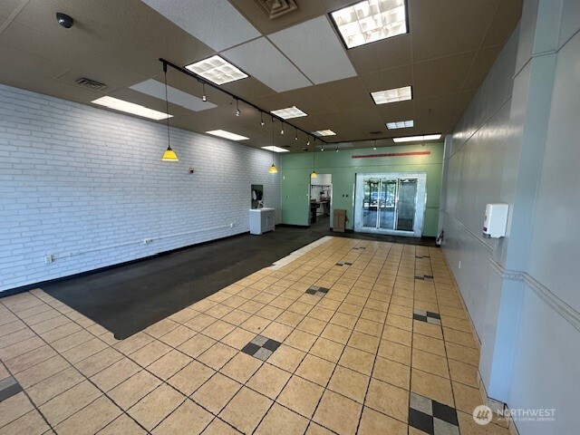 1605 Meadowbrook Boulevard