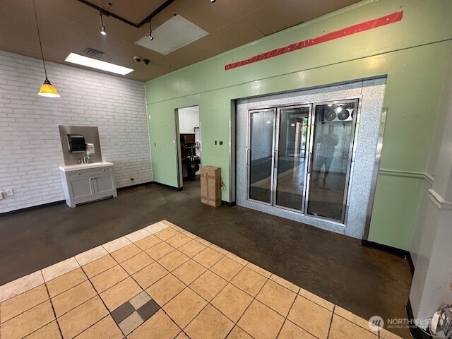 1605 Meadowbrook Boulevard