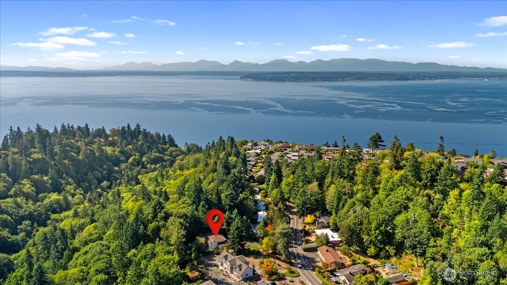 Photo of 1061 NW 167th St St, Shoreline, WA 98177 (MLS # 2434373)