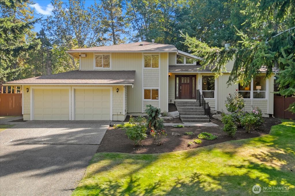 Photo of 1061 NW 167th St St, Shoreline, WA 98177 (MLS # 2434373)