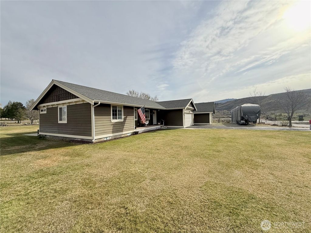 Photo of 4 River Overlook Street, Omak, WA 98841 (MLS # 2499102)