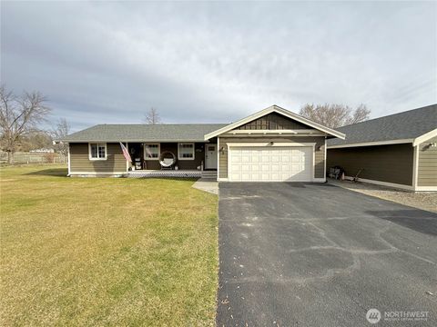 Photo of 4 River Overlook Street, Omak, WA 98841 (MLS # 2499102)