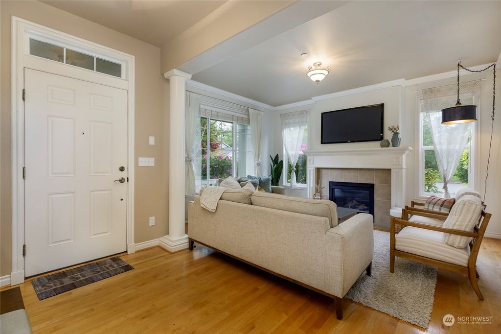 Photo of 1954 14th Court NE, Issaquah, WA 98029 (MLS # 2243926)
