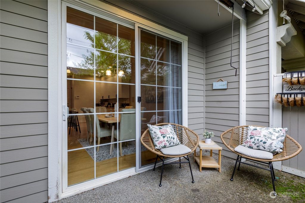 Photo of 1954 14th Court NE, Issaquah, WA 98029 (MLS # 2243926)