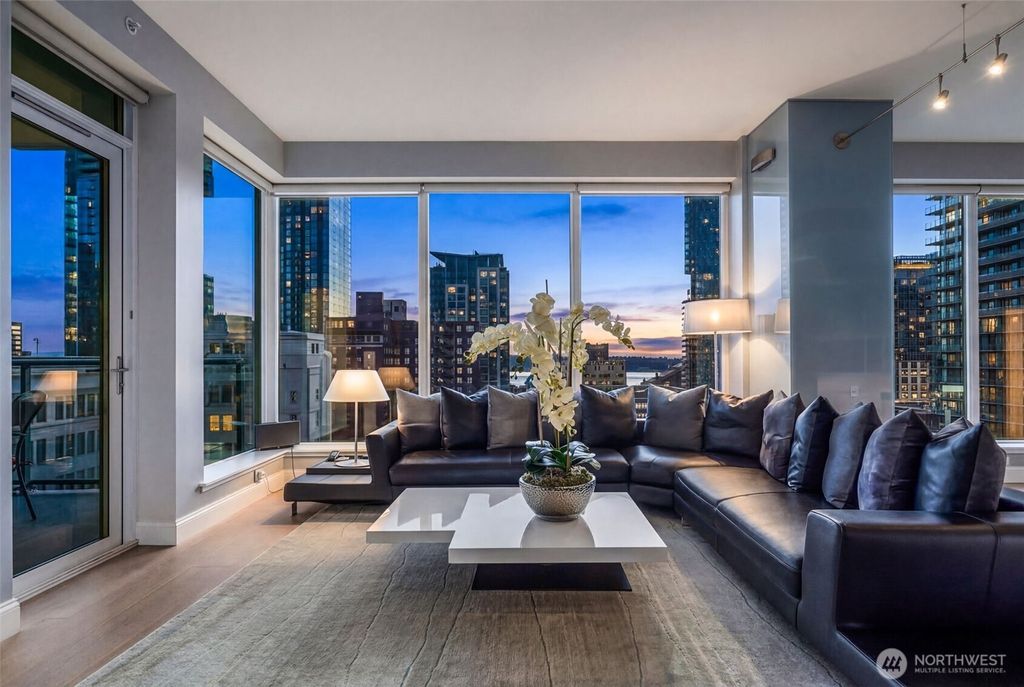 Photo of 1920 4th Avenue #1405, Seattle, WA 98101 (MLS # 2491149)