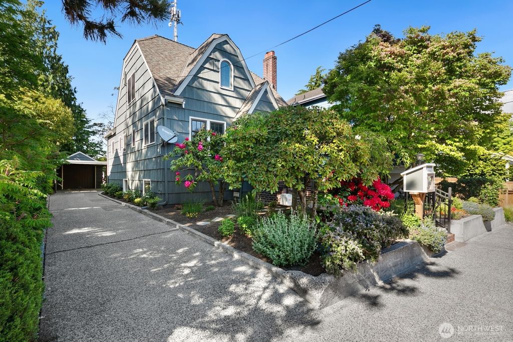 Photo of 846 NE 94th Street, Seattle, WA 98115 (MLS # 2373652)