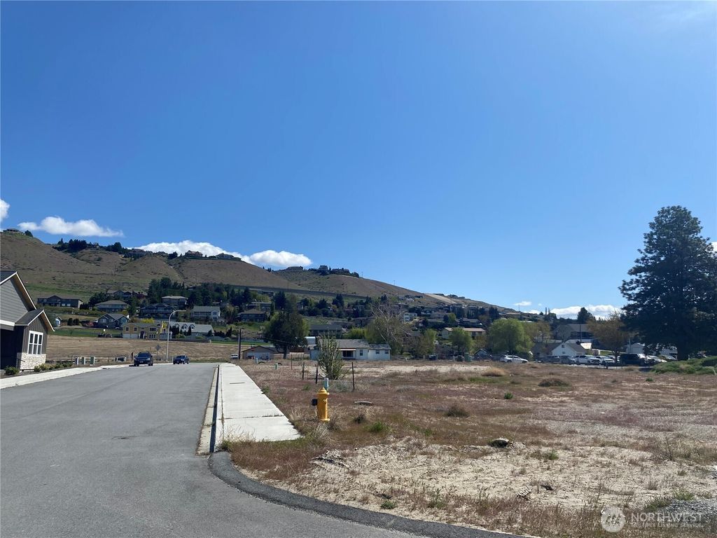 Photo of 134 Harold Street NE, East Wenatchee, WA 98802 (MLS # 2510036)