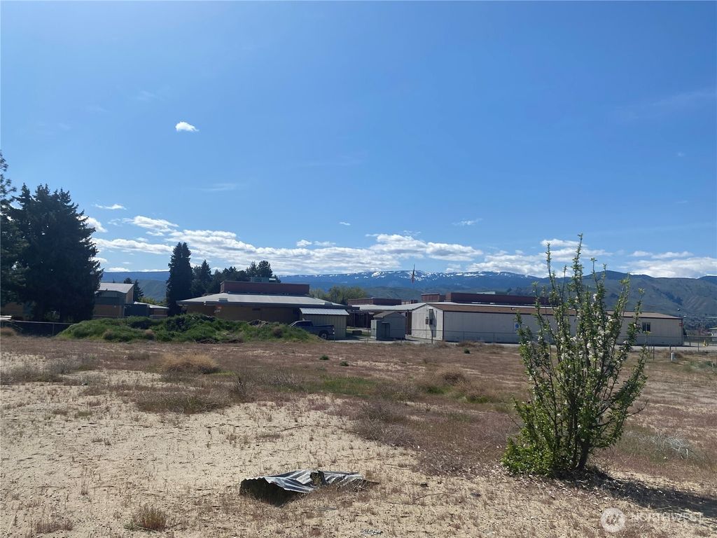 Photo of 134 Harold Street NE, East Wenatchee, WA 98802 (MLS # 2510036)