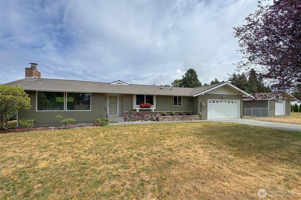 Photo of 860 Thornton Drive, Sequim, WA 98382 (MLS # 2546297)
