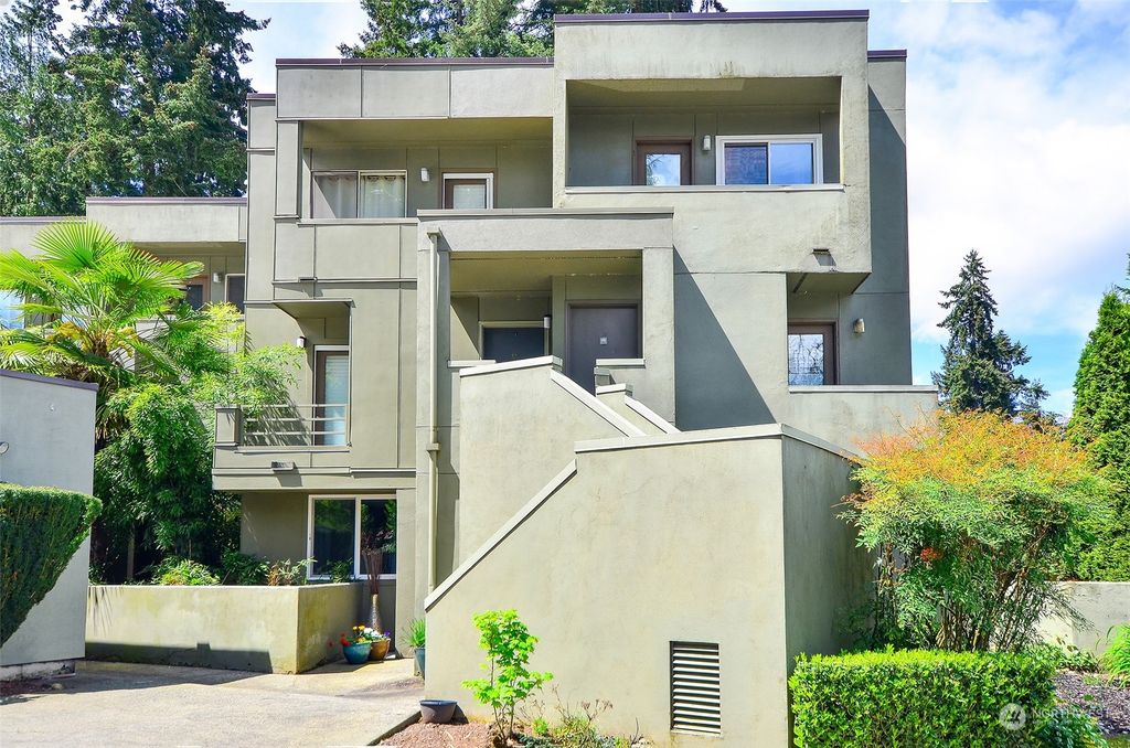Photo of 17001 Inglewood Road NE #M-104, Kenmore, WA 98028 (MLS # 2066048)