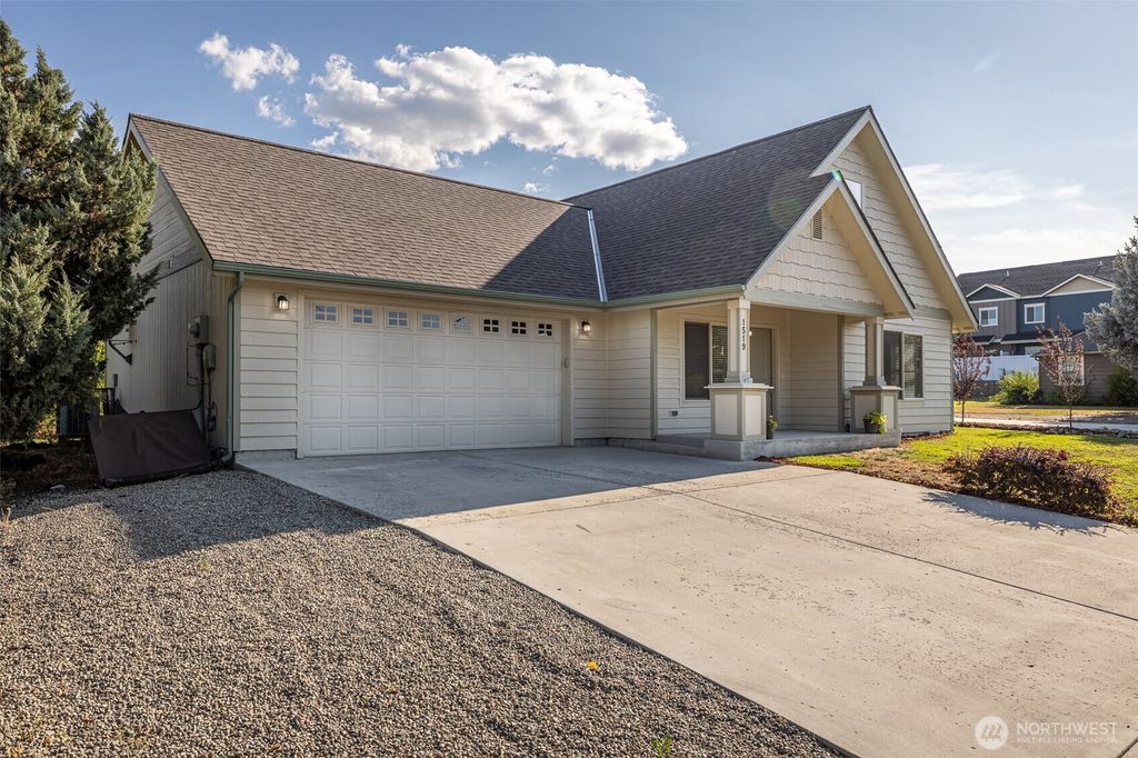 Photo of 1519 Springwater Avenue, Wenatchee, WA 98801 (MLS # 2466895)