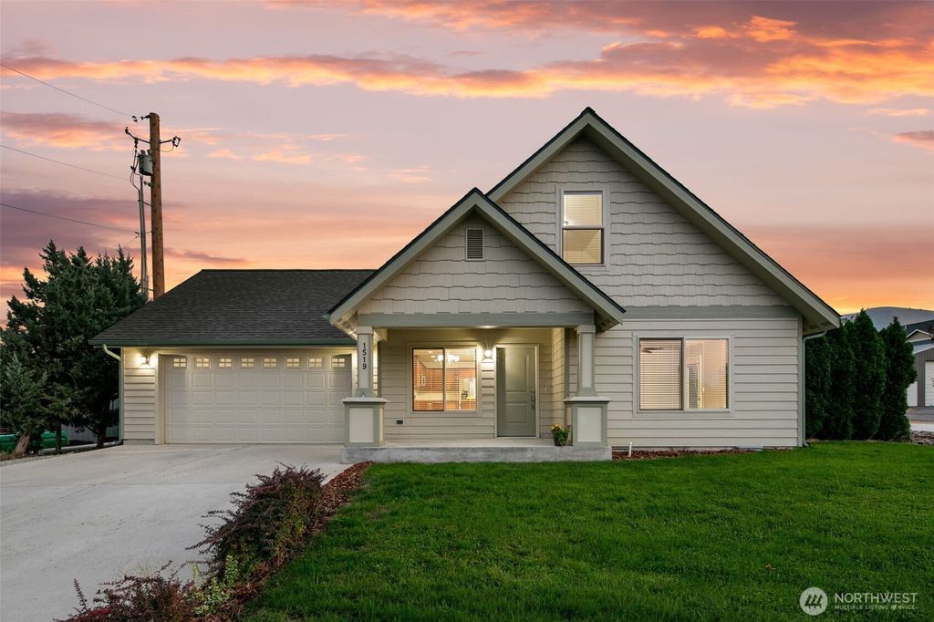 Photo of 1519 Springwater Avenue, Wenatchee, WA 98801 (MLS # 2466895)