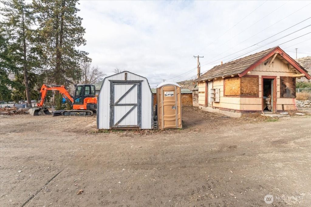 Photo of 919 E Johnson(Lot 11) Avenue, Chelan, WA 98816 (MLS # 2472785)