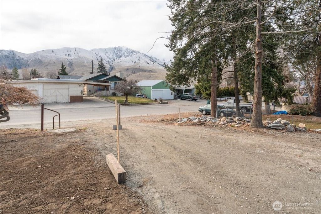 Photo of 919 E Johnson(Lot 11) Avenue, Chelan, WA 98816 (MLS # 2472785)