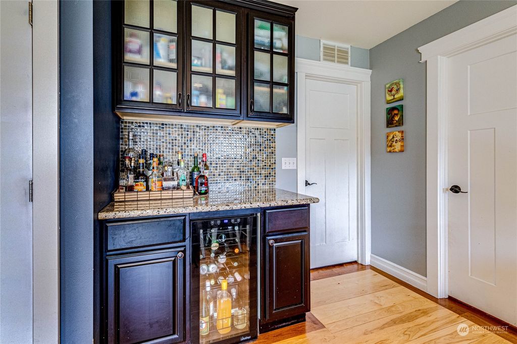 listing image 9363641393051825077