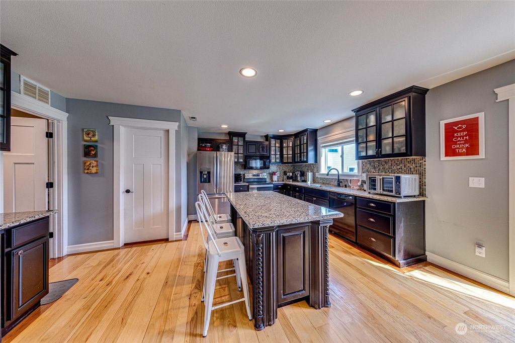 listing image 9362752029017105801