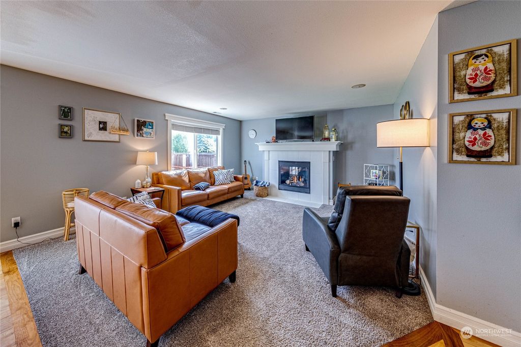 listing image 9366801695563092344