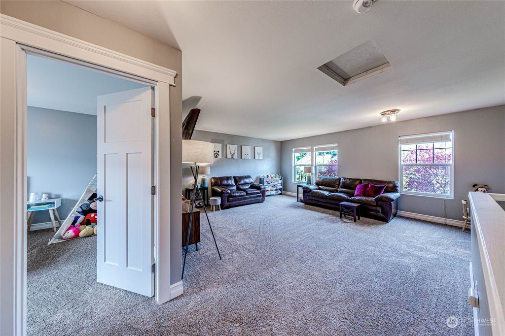 listing image 9361983903461862411