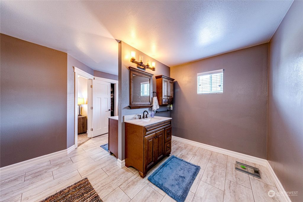 listing image 9365516548692680664