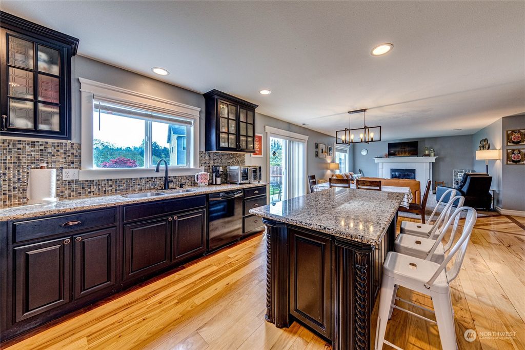 listing image 9361164456140357353