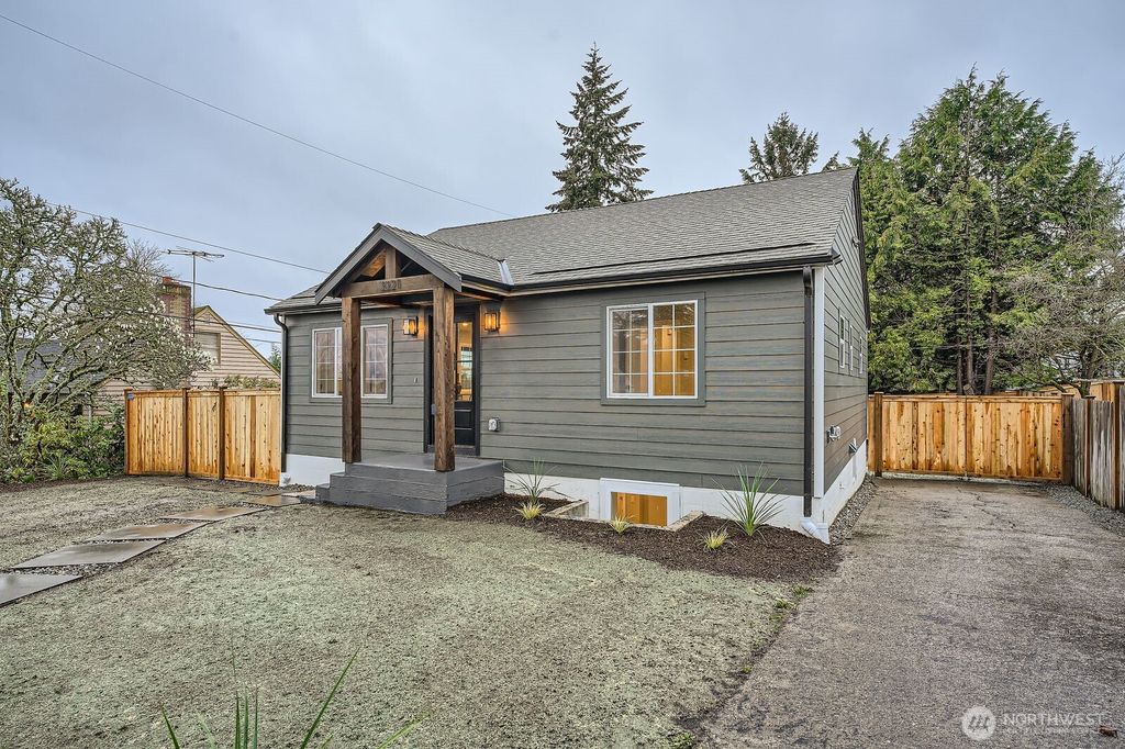 Photo of 3321 SW 102 nd Street, Seattle, WA 98146 (MLS # 2324834)