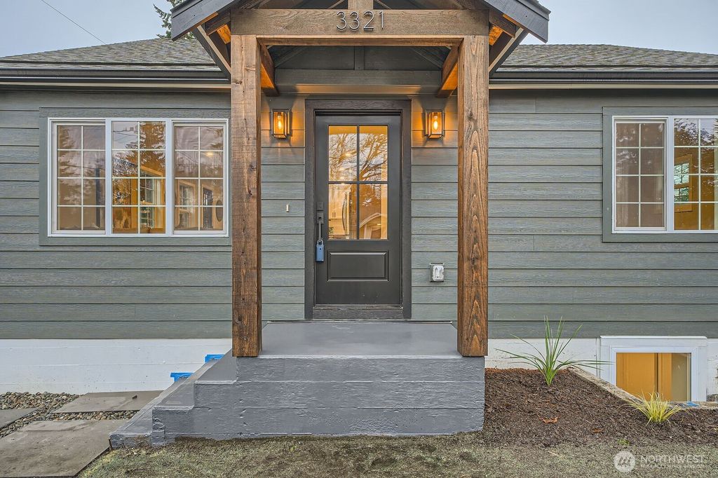 Photo of 3321 SW 102 nd Street, Seattle, WA 98146 (MLS # 2324834)