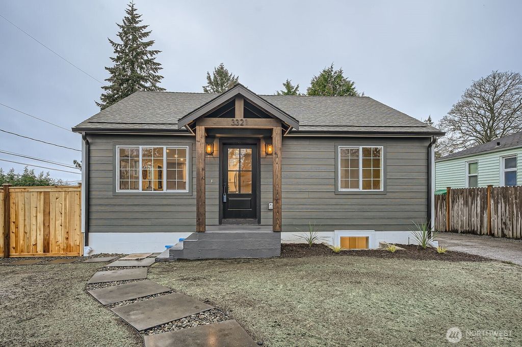 Photo of 3321 SW 102 nd Street, Seattle, WA 98146 (MLS # 2324834)