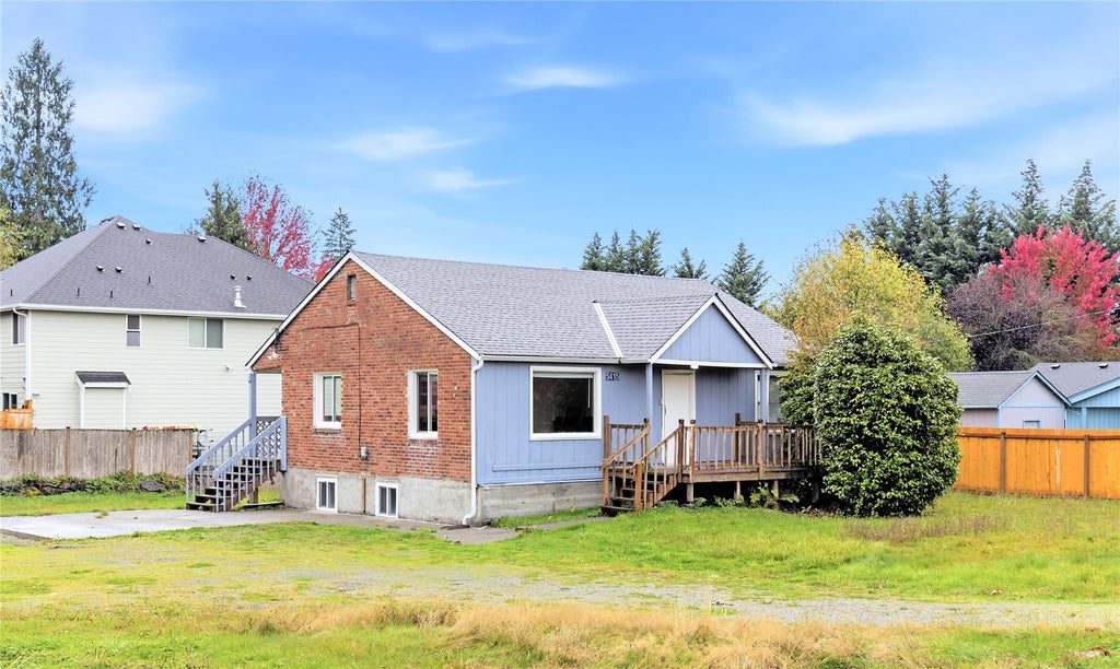 Photo of 5415 NE 4th Street Street, Renton, WA 98059 (MLS # 2598339)