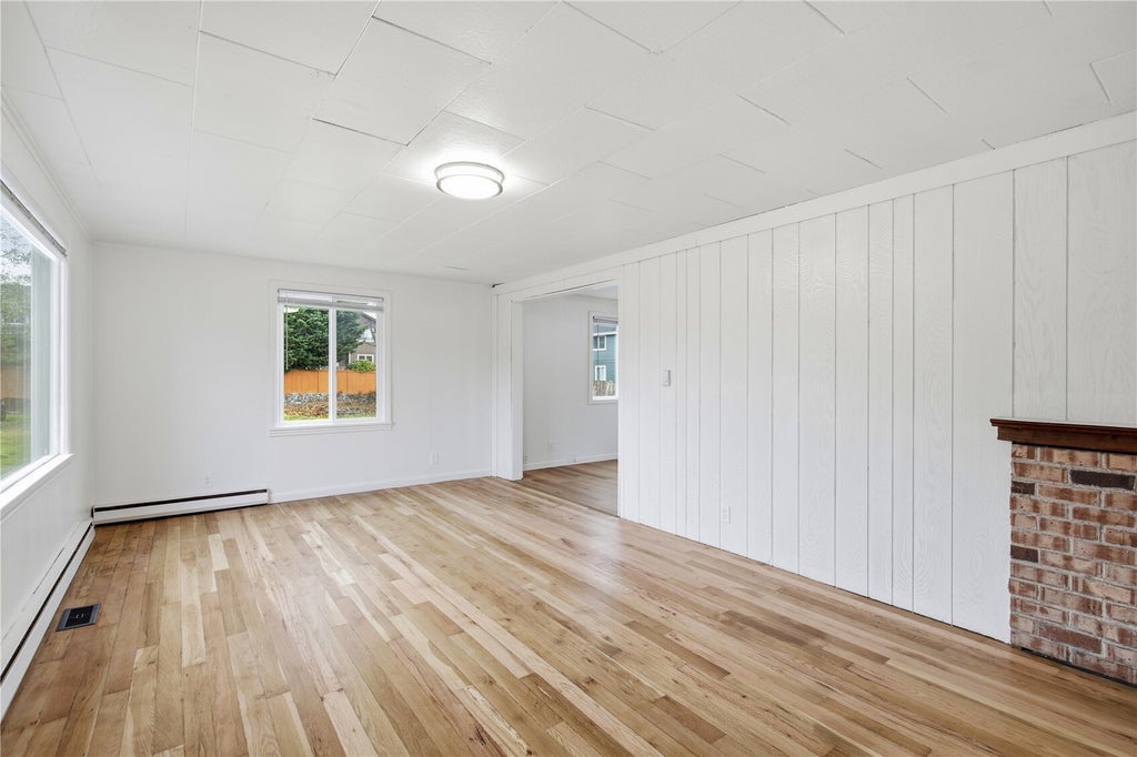 Photo of 5415 NE 4th Street Street, Renton, WA 98059 (MLS # 2598339)